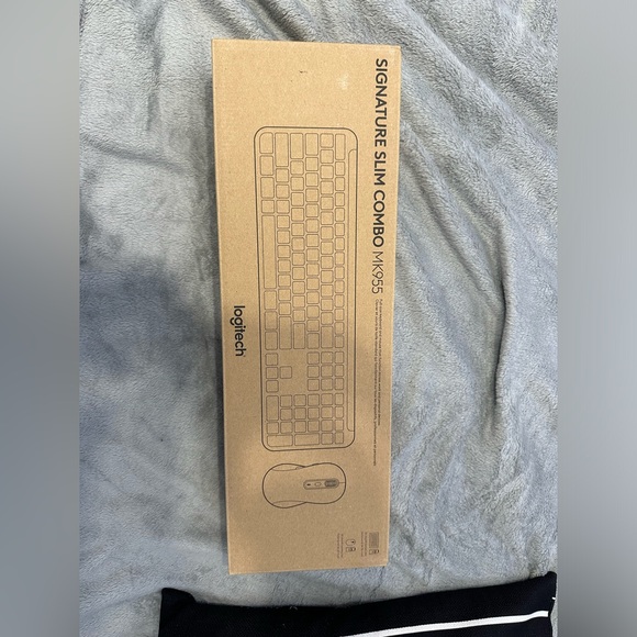 Logitech MK955 Signature Slim Wireless Keyboard and Mouse Combo - Picture 3 of 3